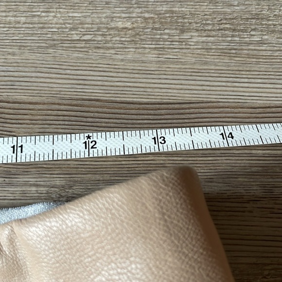 Express Faux Leather Pants NWOT Size 4 Tan Tapered leg Darts Pockets Neutral - Picture 6 of 15